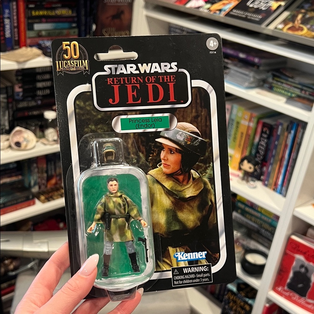 NIB Star Wars Return of the Jedi Princess Leia (Endor) Action Figure